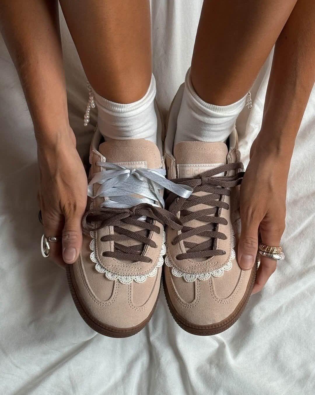 Adidas Handball Spezial 三叶草奶咖色复古德训鞋 蕾丝花边定制女款休闲板鞋